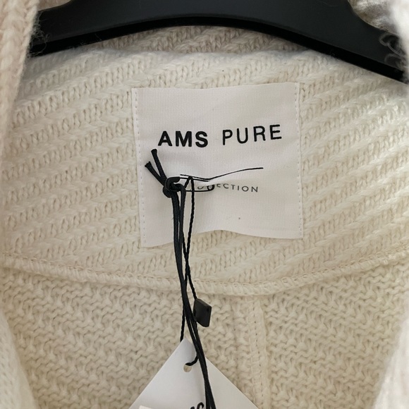 Ms. Meri Mak Coatigen - Picture 2 of 11